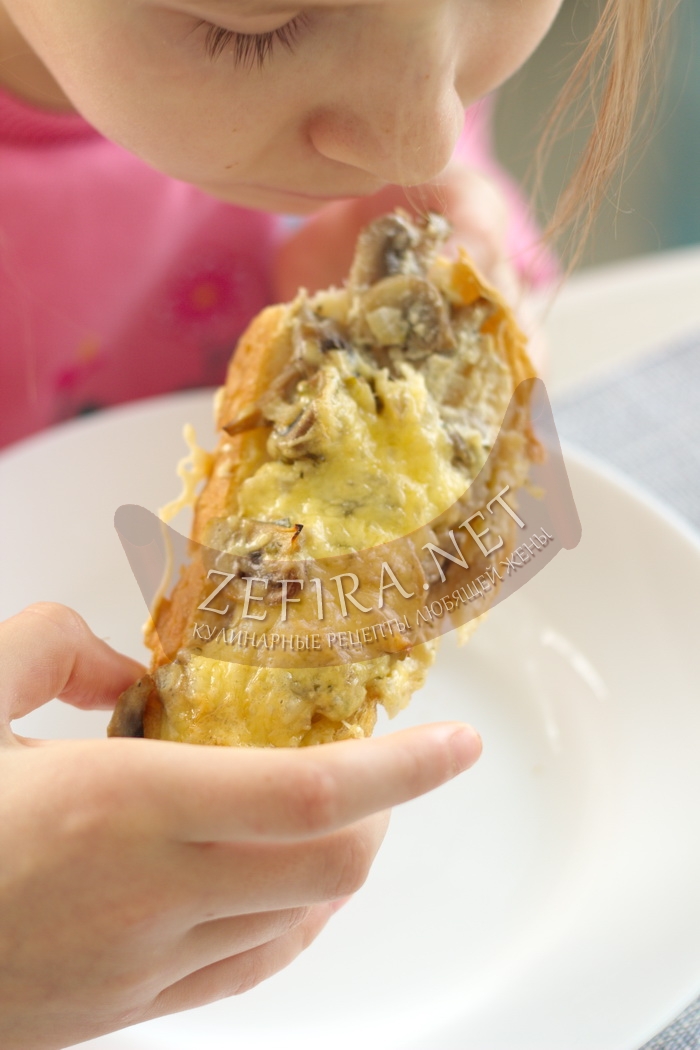 Бутерброды с грибами и сыром в духовке - рецепт и фото