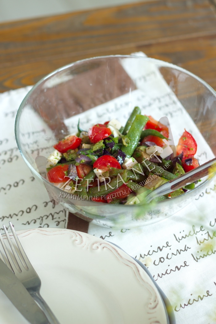Салат из стручковой фасоли с помидором, сыром фета и авокадо - рецепт и фото