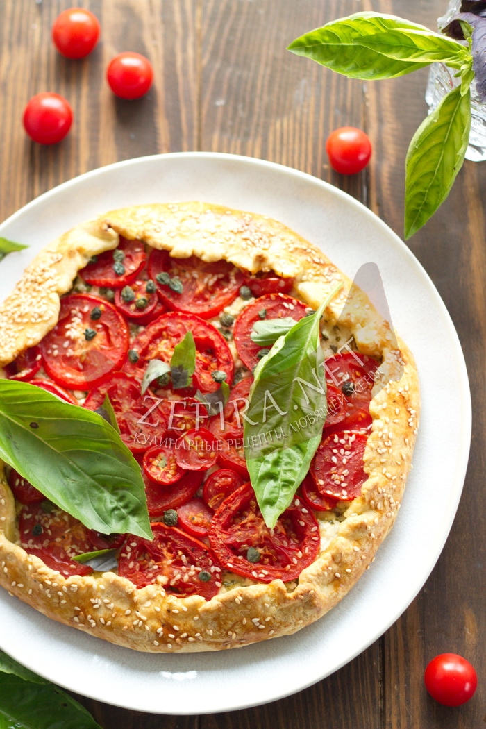 Сочный пирог с ароматным творогом и помидорами - рецепт и фото