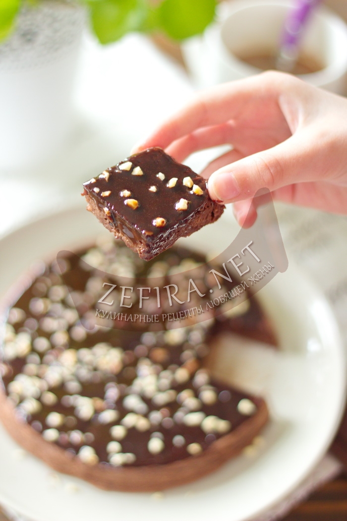 Шоколадный пирог на сковороде - рецепт и фото