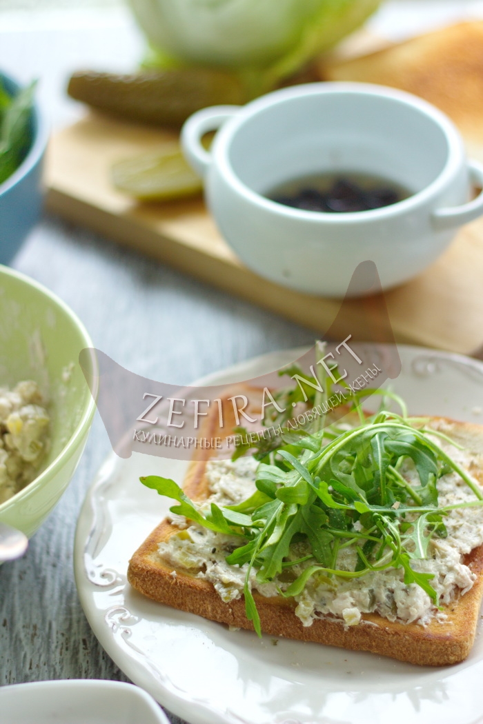 Намазка для бутербродов из курицы с творожным сыром и маринованными огурцами - рецепт и фото
