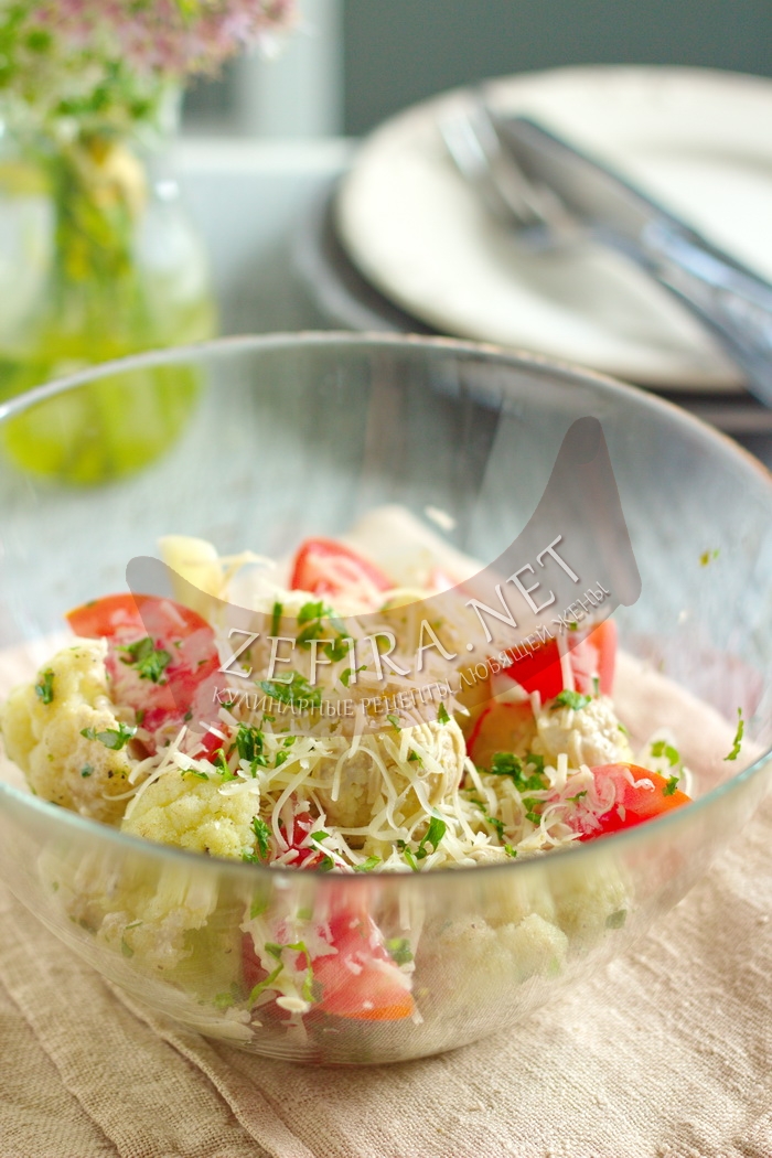 Салат из цветной капусты с помидорами и сыром - рецепт и фото