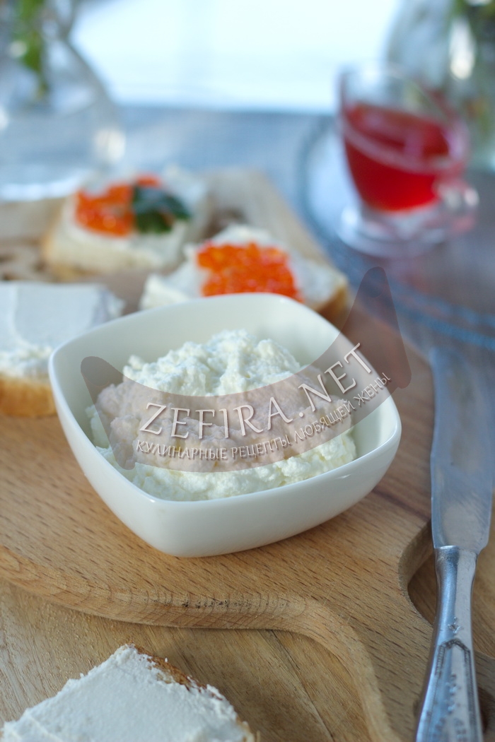 Творожный сыр из кефира в морозилке - рецепт и фото