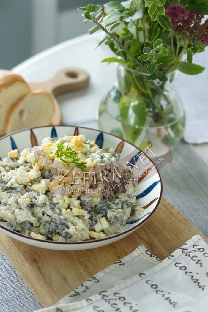 Салат из морской капусты с рисом, яйцом - рецепт и фото